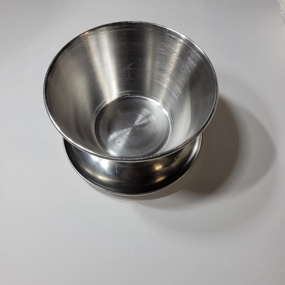 Stainless Steel Footed Gravy Bowl - Picture 2 of 10
